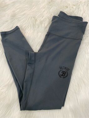 Pre-Loved Baltimore Under Armour Gray Athletic Leggings Size M